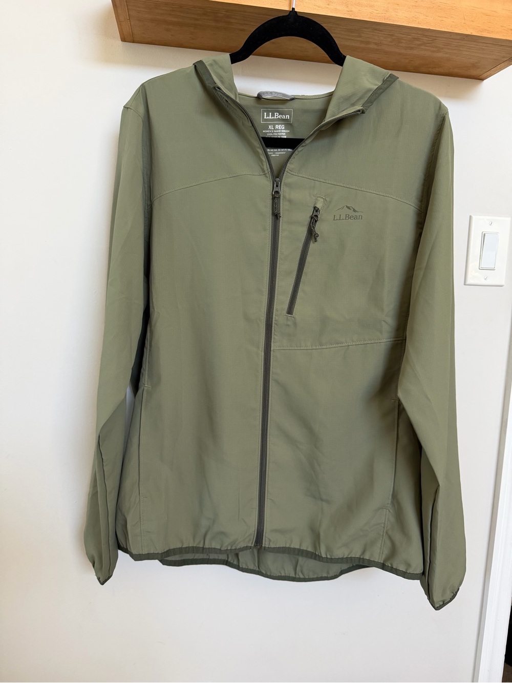 L.L. Bean Men's Olive Green Hooded Windbreaker Jacket